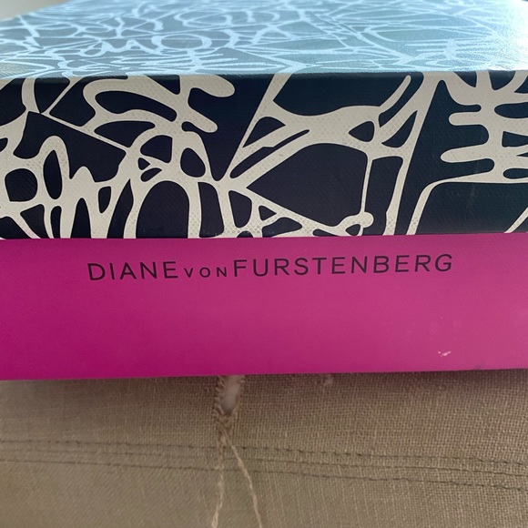 Diane Von Furstenberg Devon silver heeled sandals - Picture 5 of 8